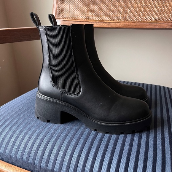 Steve Madden Honored Chelsea Bootie in Black - Picture 2 of 8